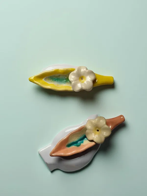 Leaf_Ceramic_Incense_Stick_Holder_Set_Of_2_|_Stylish_Leaf-Shaped_Agarbatti_Stand_For_Pooja_&_Home_Decor_Decorative_Ceramic_Showpiece_(Yellow-Pink)