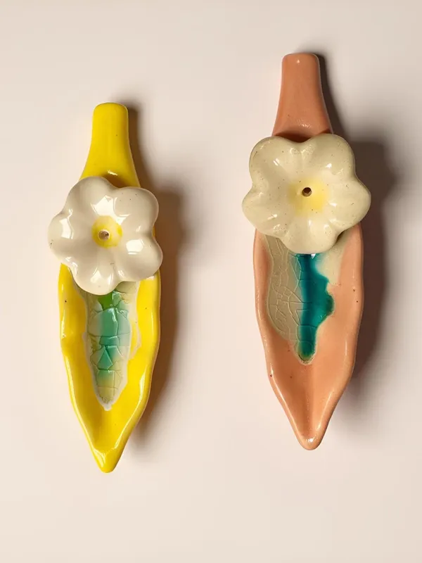 Leaf_Ceramic_Incense_Stick_Holder_Set_Of_2_|_Stylish_Leaf-Shaped_Agarbatti_Stand_For_Pooja_&_Home_Decor_Decorative_Ceramic_Showpiece_(Yellow-Pink)