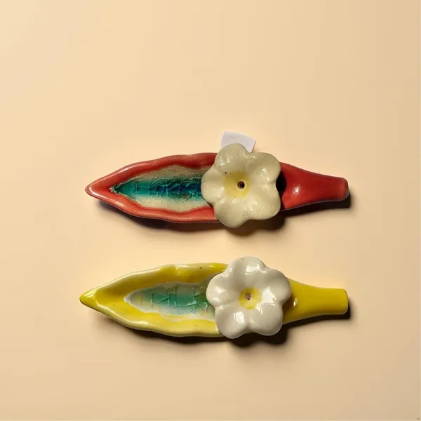 Leaf_Ceramic_Incense_Stick_Holder_Set_Of_2_|_Stylish_Leaf-Shaped_Agarbatti_Stand_For_Pooja_&_Home_Decor_Decorative_Ceramic_Showpiece_(Red-Yellow)