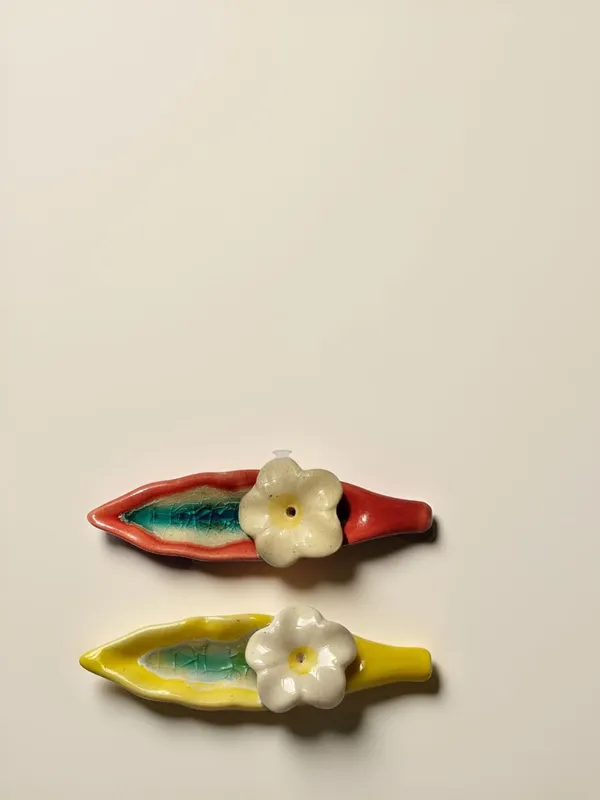 Leaf_Ceramic_Incense_Stick_Holder_Set_Of_2_|_Stylish_Leaf-Shaped_Agarbatti_Stand_For_Pooja_&_Home_Decor_Decorative_Ceramic_Showpiece_(Red-Yellow)