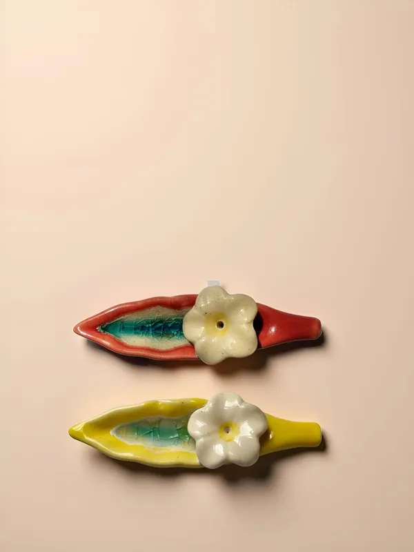 Leaf_Ceramic_Incense_Stick_Holder_Set_Of_2_|_Stylish_Leaf-Shaped_Agarbatti_Stand_For_Pooja_&_Home_Decor_Decorative_Ceramic_Showpiece_(Red-Yellow)