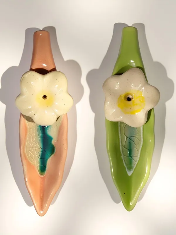 Leaf_Ceramic_Incense_Stick_Holder_Set_Of_2_|_Stylish_Leaf-Shaped_Agarbatti_Stand_For_Pooja_&_Home_Decor_Decorative_Ceramic_Showpiece_(Green-Pink)