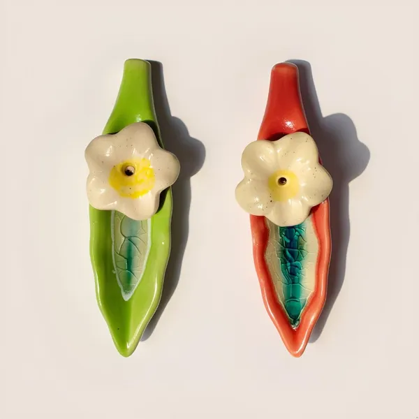 Leaf_Ceramic_Incense_Stick_Holder_Set_Of_2_|_Stylish_Leaf-Shaped_Agarbatti_Stand_For_Pooja_&_Home_Decor_Decorative_Ceramic_Showpiece_(Red-Green)
