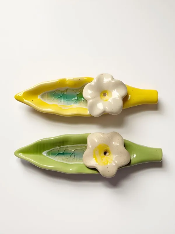 Leaf_Ceramic_Incense_Stick_Holder_Set_Of_2_|_Stylish_Leaf-Shaped_Agarbatti_Stand_For_Pooja_&_Home_Decor_Decorative_Ceramic_Showpiece_(Yellow-Green)