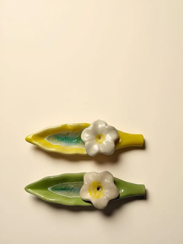 Leaf_Ceramic_Incense_Stick_Holder_Set_Of_2_|_Stylish_Leaf-Shaped_Agarbatti_Stand_For_Pooja_&_Home_Decor_Decorative_Ceramic_Showpiece_(Yellow-Green)