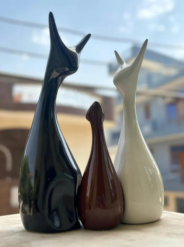 Kraftlik_Handicrafts_Home_Decor_Lucky_Deer_Statue_Family_Piano_Finish_Ceramic_Figures_-_(Set_of_3)_(Deer_Family_-_Black_Brown_White)