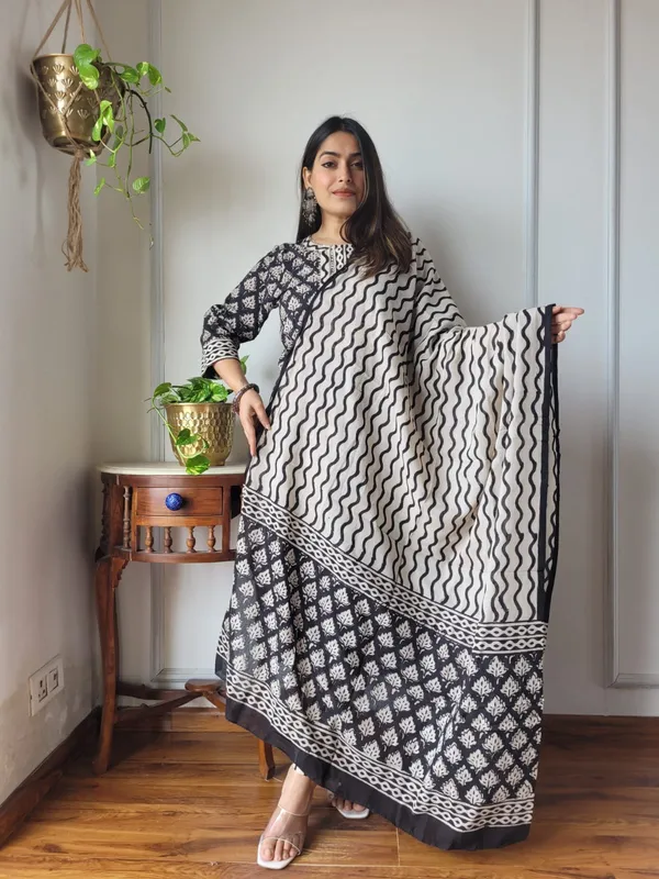 Black_and_white_Cotton_suit_with_cotton_dupatta_(Stitched)