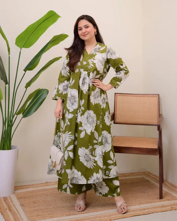 Green_&_White_Printed_floral_Kurta_Pant_Set