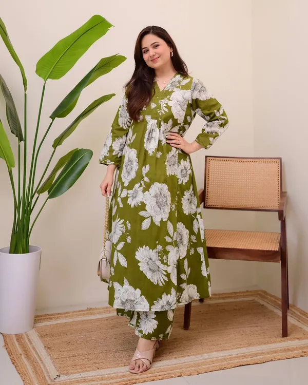 Green_&_White_Printed_floral_Kurta_Pant_Set
