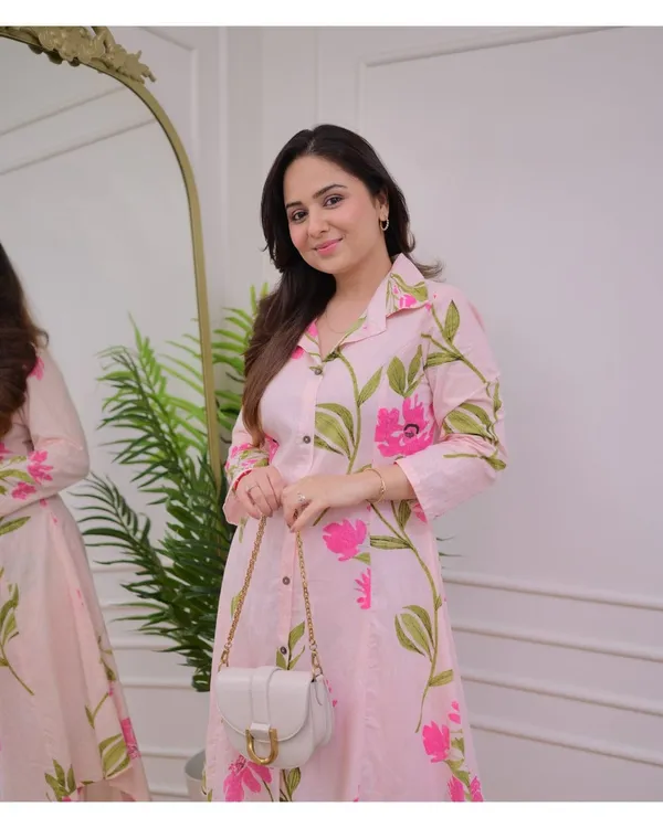 Light_Pink_embroidery_stylish_kurta_set