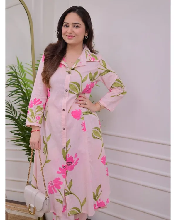 Light_Pink_embroidery_stylish_kurta_set