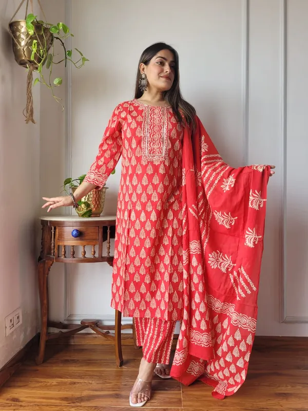 Red_&_white_Cotton_suit_with_cotton_dupatta_(Stitched)