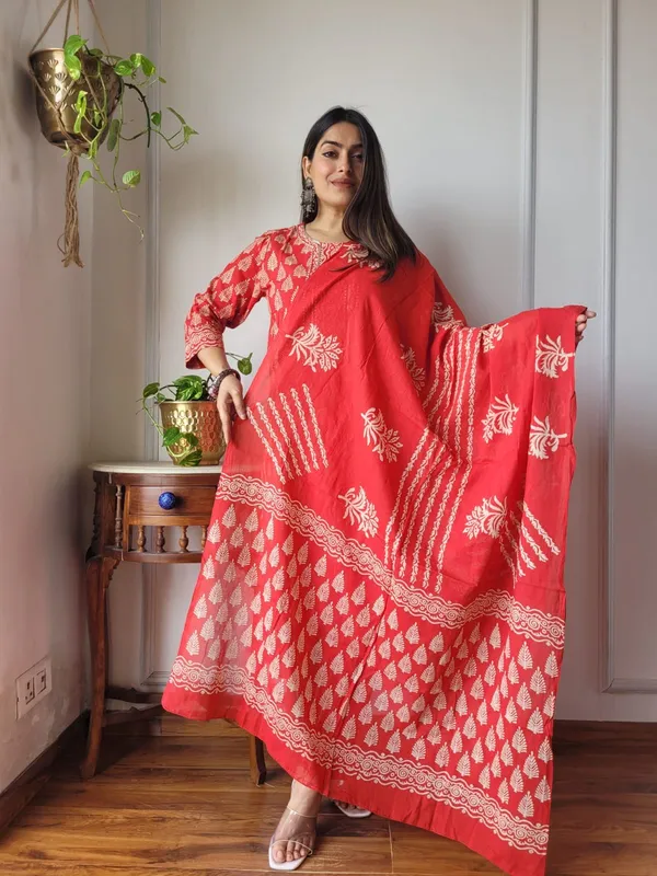 Red_&_white_Cotton_suit_with_cotton_dupatta_(Stitched)