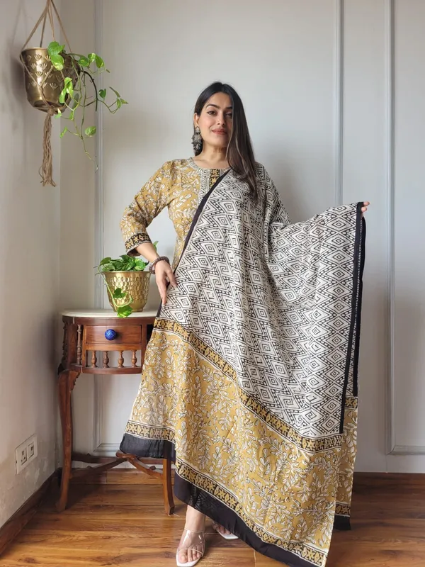 Mustard_Yellow_Cotton_suit_with_cotton_dupatta_(Stitched)