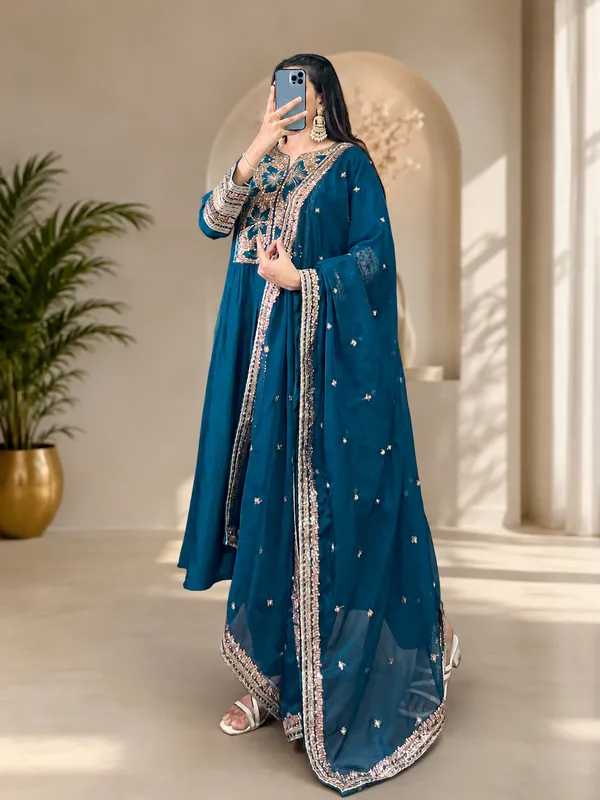 Zarveen_Luxe_Roman_Silk_Sequins_Embroidered_Suit_Set_with_Organza_Dupatta