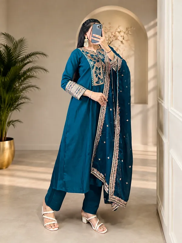 Zarveen_Luxe_Roman_Silk_Sequins_Embroidered_Suit_Set_with_Organza_Dupatta