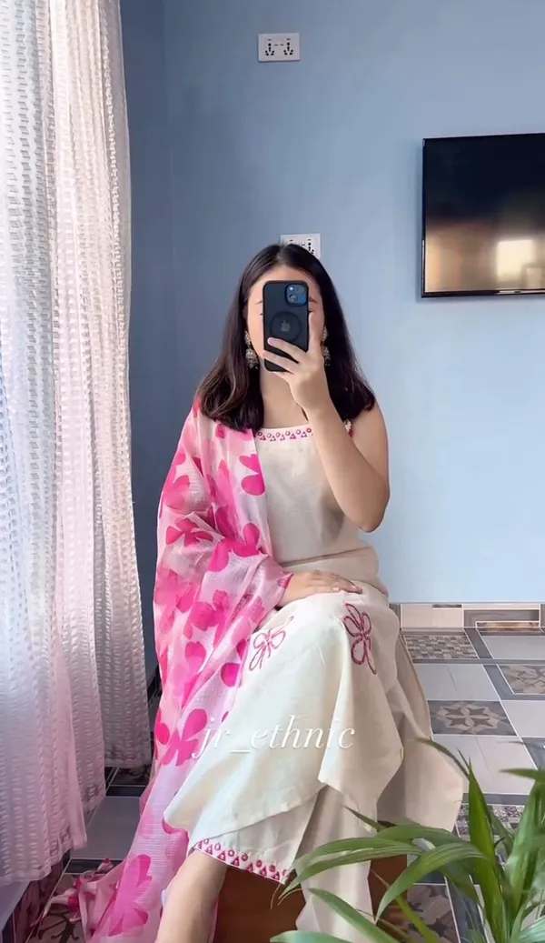 White_kurti_with_pink_Kotadoriya_Duppata_set