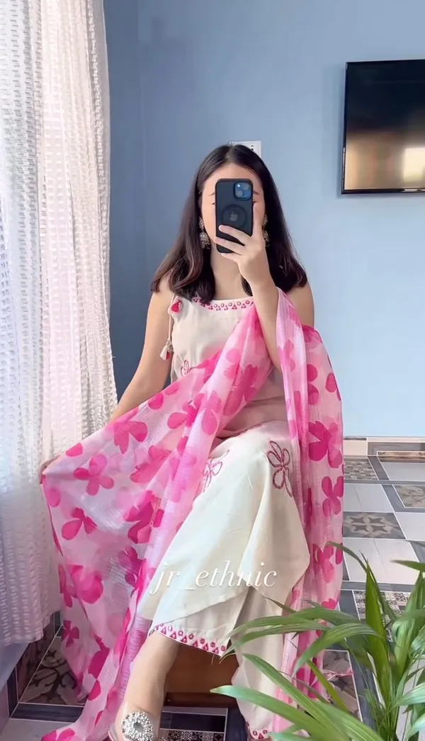 White_kurti_with_pink_Kotadoriya_Duppata_set