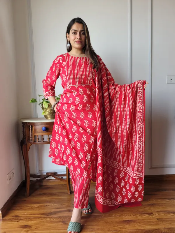 Vermilion_Cotton_suit_with_cotton_dupatta_(Stitched)