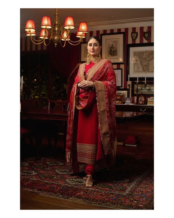 Sheesh_Embroidered_Georgette_Kurti_Pant_Set_Muslin_Cotton_Dupatta
