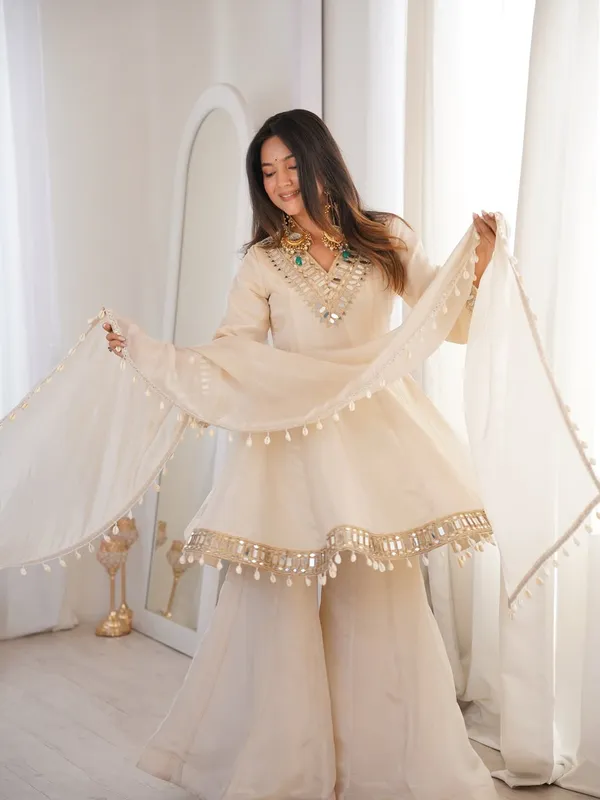 Real_Mirror_Work_Plazzo_Set_With_Kodi_Lace_Dupatta_For_Festive_Look