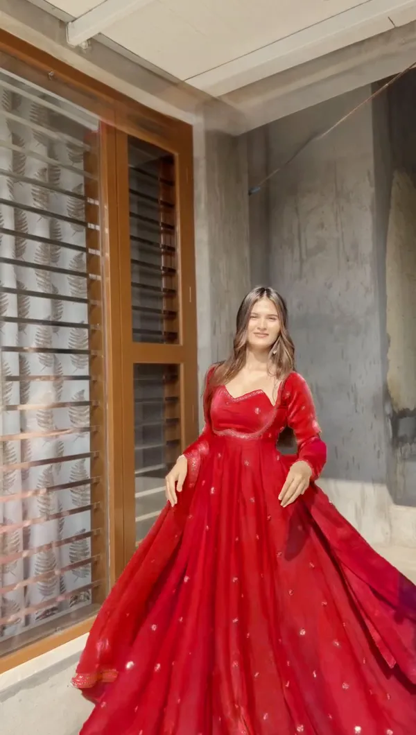 Designer_Fendy_Silk_Anarkali_Set_�_Thread_&_Sequins_Embroidered_Festive_Wear