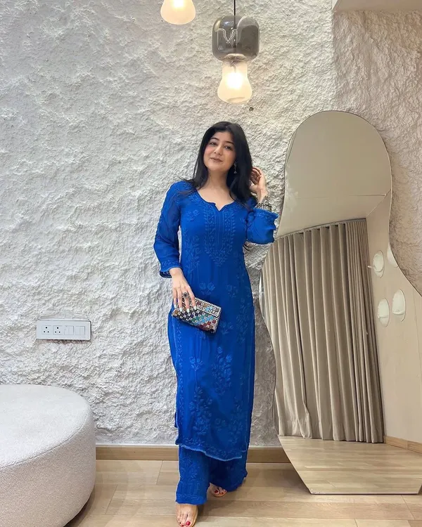 Sheesh_Azure_Bloom_Embroidered_Kurta_Set