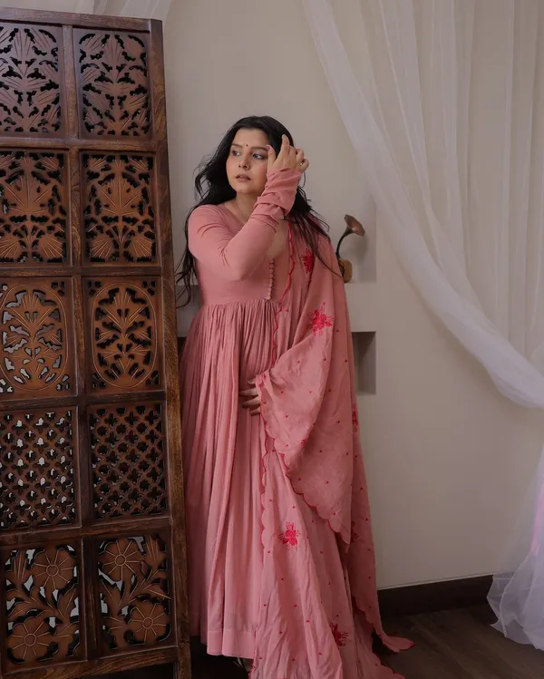 Sheesh_Blush_Aura_Embroidered_Anarkali_Set