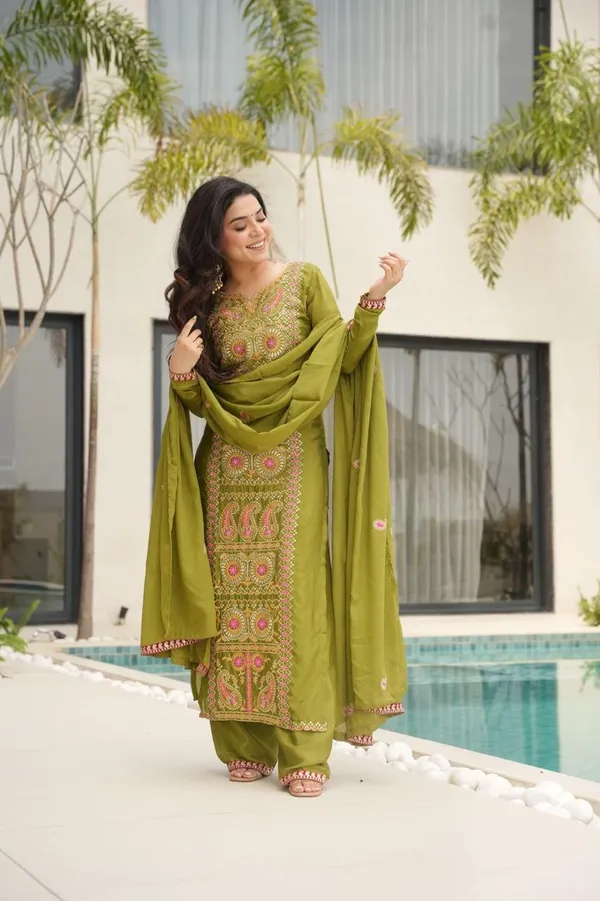 Sheesh_Chinnon_Silk_Zari_Embroidered_Kurta_Pant_Set_with_Dupatta