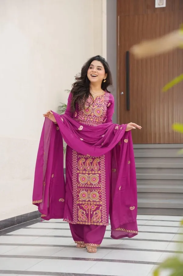 Sheesh_Chinnon_Silk_Zari_Embroidered_Kurta_Pant_Set_with_Dupatta