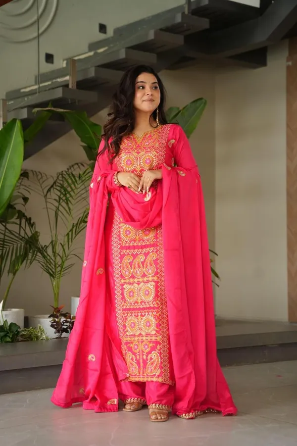 Sheesh_Chinnon_Silk_Zari_Embroidered_Kurta_Pant_Set_with_Dupatta