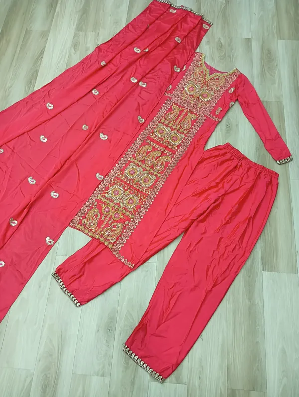 Sheesh_Chinnon_Silk_Zari_Embroidered_Kurta_Pant_Set_with_Dupatta
