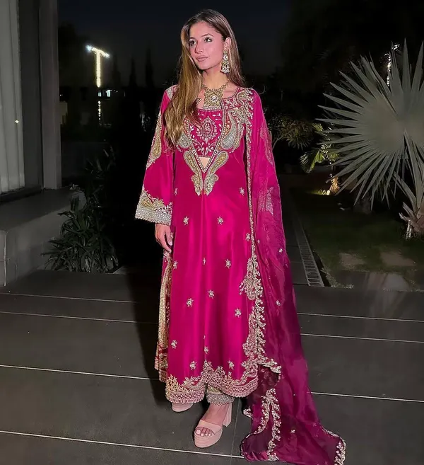 Sheesh_Gulnaar_Royale_Embroidered_Suit_Set