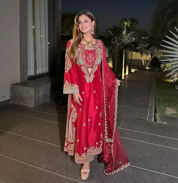 Sheesh_Gulnaar_Royale_Embroidered_Suit_Set
