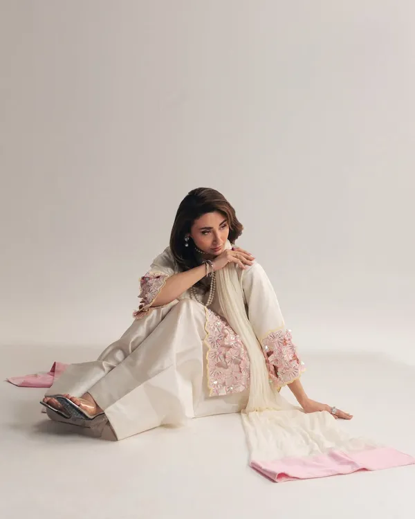 Sheesh_Ivory_Pink_Handwork_Crepe_Silk_Kurti_Set_with_Farshi_Salwar_&_Organza_Dupatta