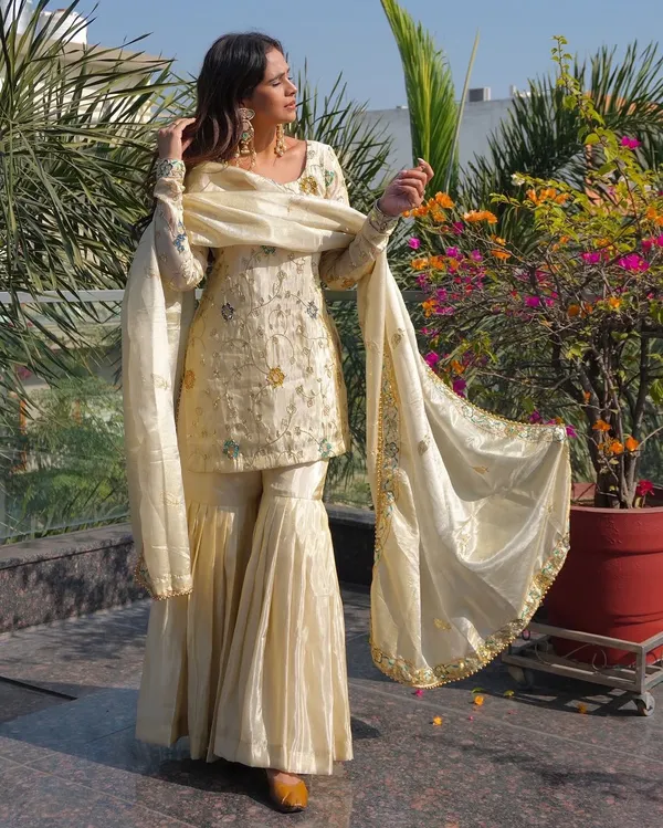 Sheesh_Manchali_Ruhani_Heritage_Sharara_Set