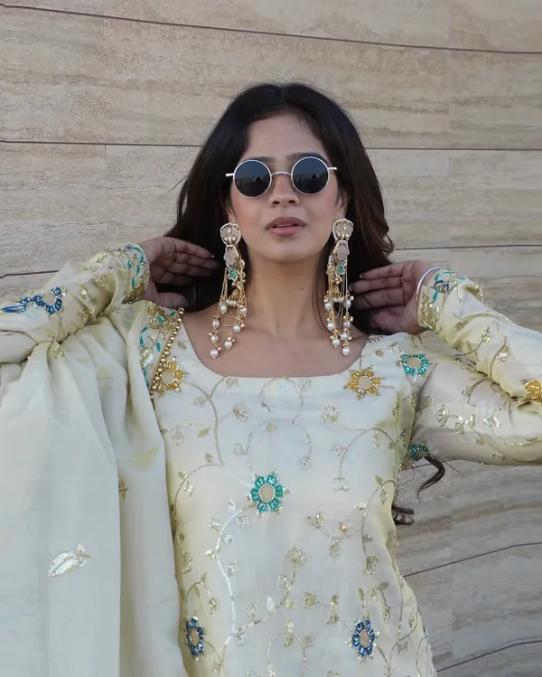 Sheesh_Manchali_Ruhani_Heritage_Sharara_Set
