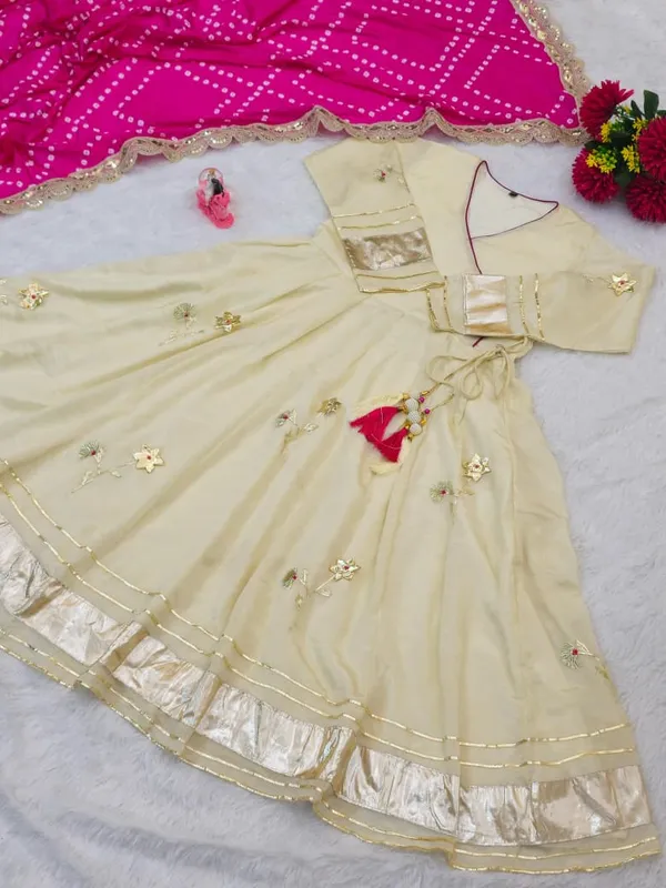 Sheesh_Noorani_Flow_Anarkali_Ensemble