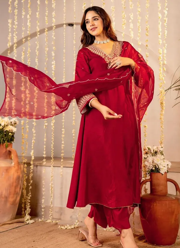 Sheesh_Scarlet_Elegance_Embroidery_Set