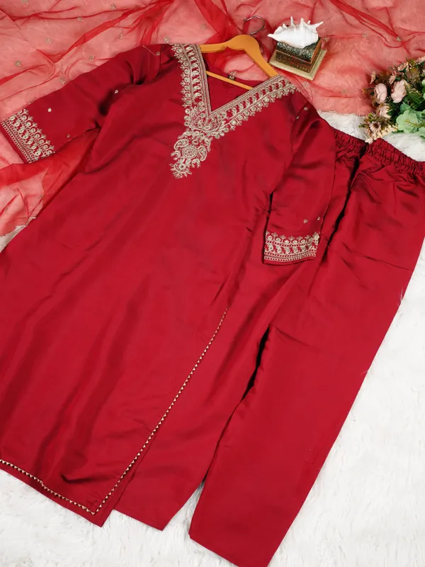 Sheesh_Scarlet_Elegance_Embroidery_Set