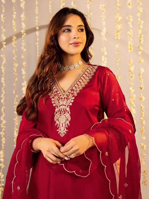 Sheesh_Scarlet_Elegance_Embroidery_Set