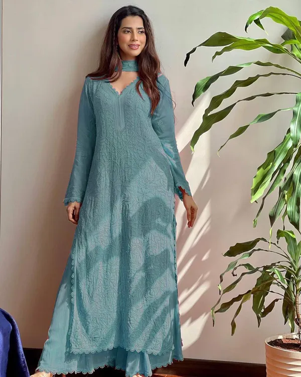 Sheesh_Timeless_Glow_Ethnic_Wear