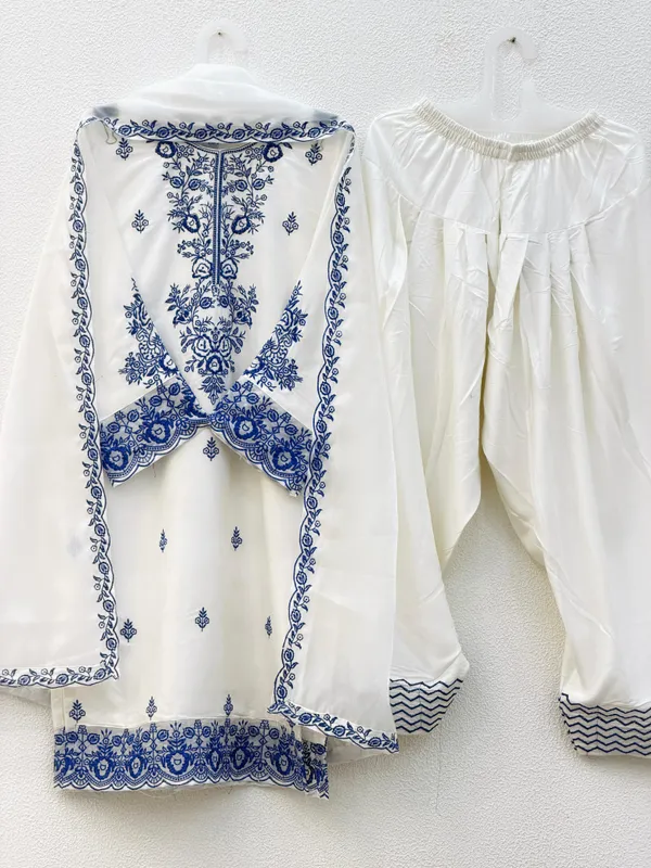 Sheesh_White_Rayon_Cotton_Embroidered_Kurti_Set_with_Farshi_Pant_&_Silk_Dupatta