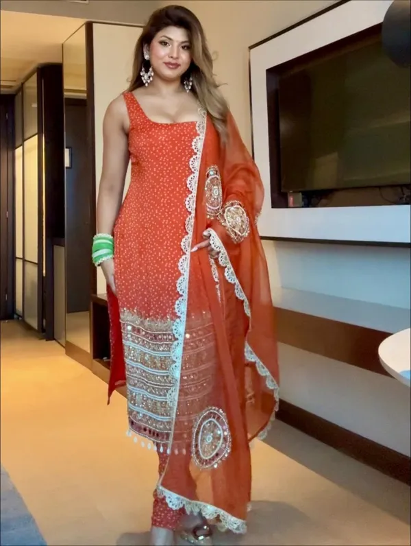 Sheesh_Zaariya_Orange_Embroidered_Suit