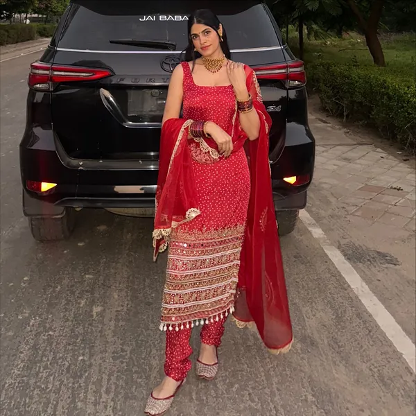 Sheesh_Zaariya_Red_Embroidered_Suit
