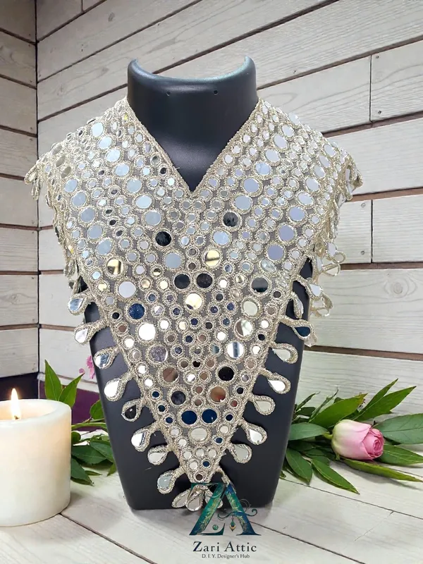 Gold_Cutwork_Mirror_Neckline_-_932
