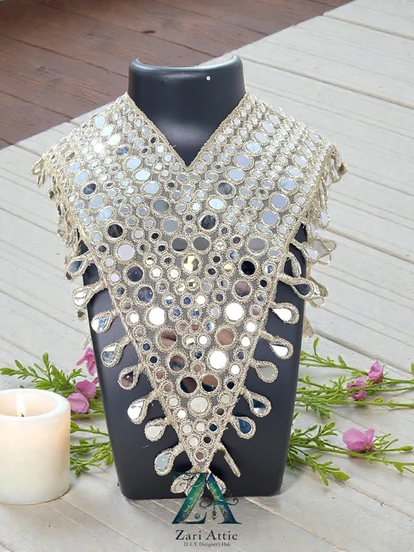 Gold_Cutwork_Mirror_Neckline_-_932