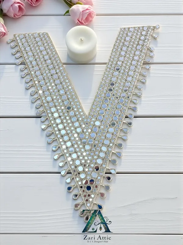 Gold_Cutwork_Mirror_Neckline_-_932