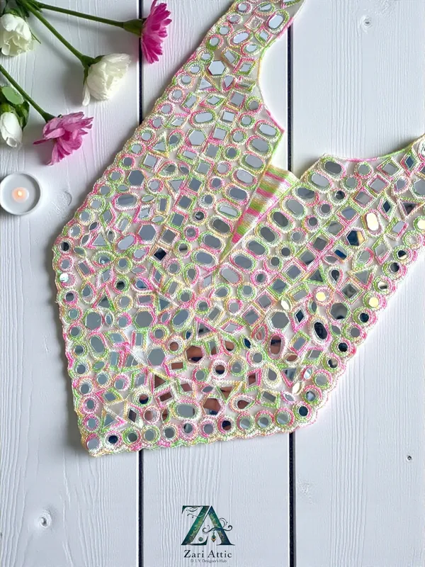 Trendy_Mirror_Neckline_Patch