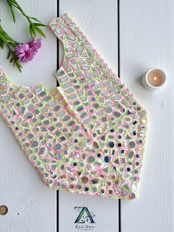 Trendy_Mirror_Neckline_Patch